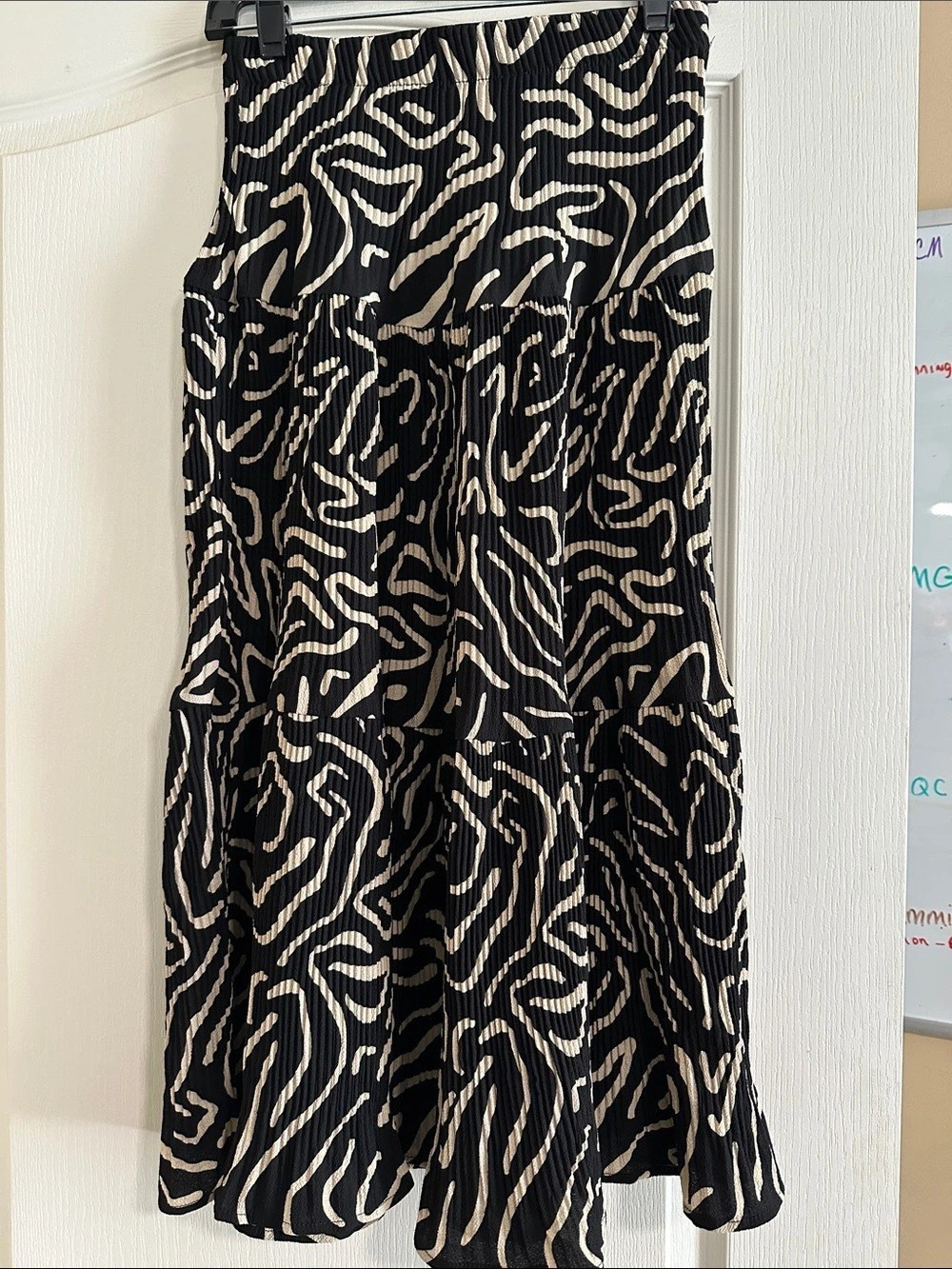 Women's ruffled Abstract Maxi Skirt in Black & Tan Like New
